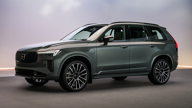 The 2028 Volvo XC90 stays mostly the same.