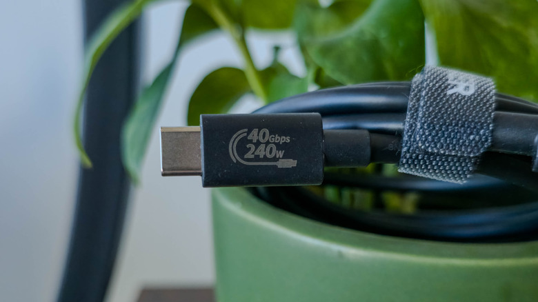 Close-up of USB4 cable with USB-IF branded label reading 40Gbps 240W