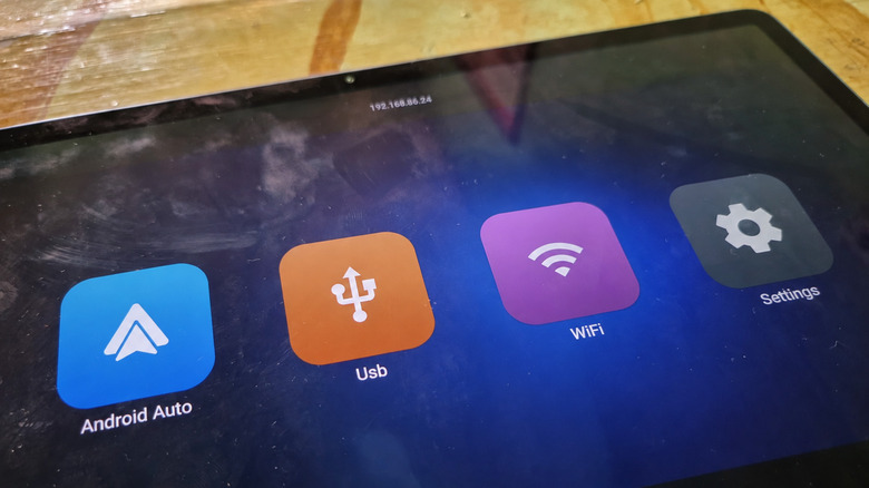 A tablet displays Open Headunit app connection options labeled Android Auto, USB, WiFi and Settings.