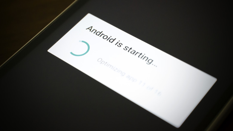 The 'Android is starting' menu screen on an Android smartphone.