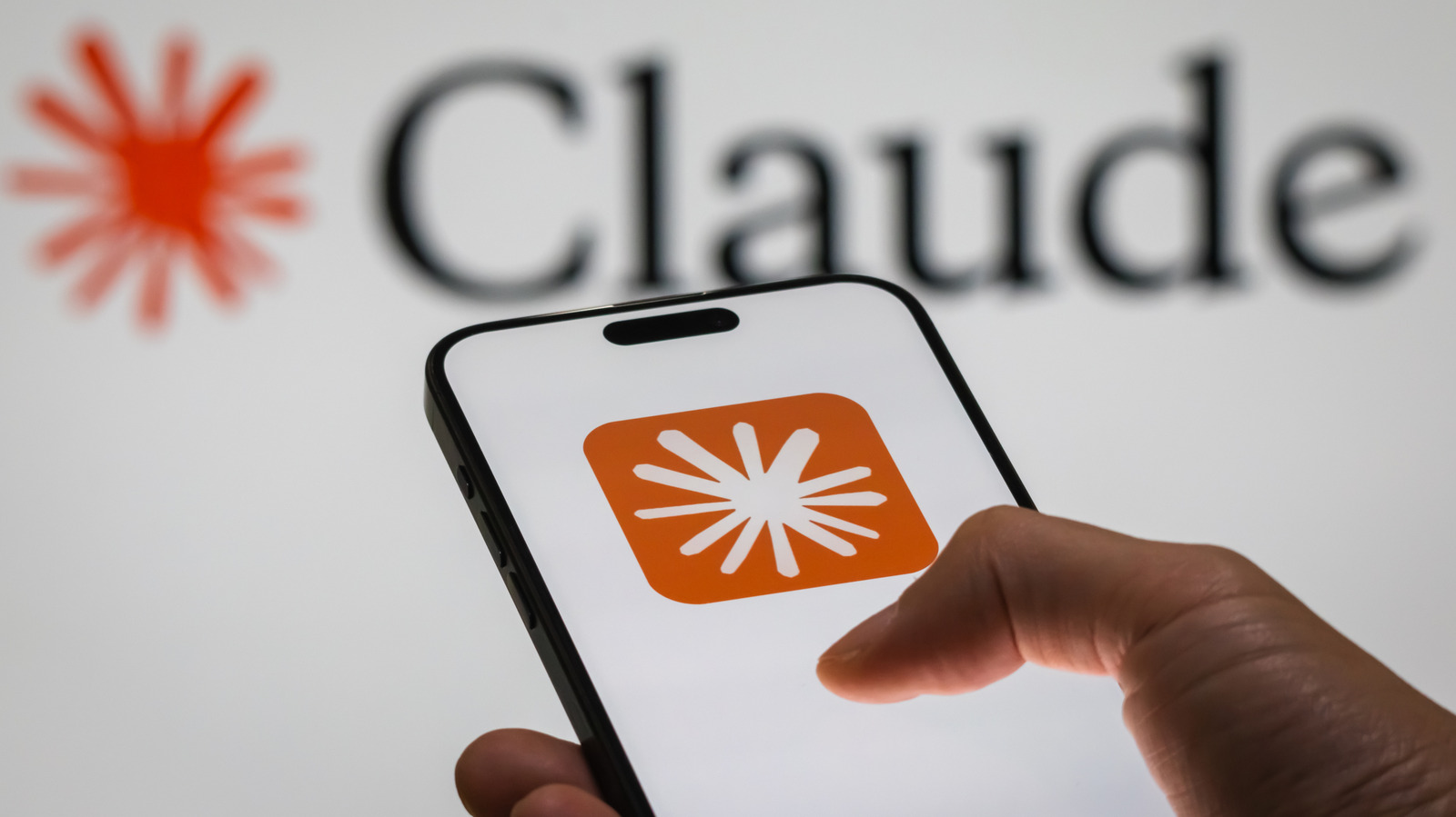 Anthropic automatically signs out Claude users to protect them from hackers