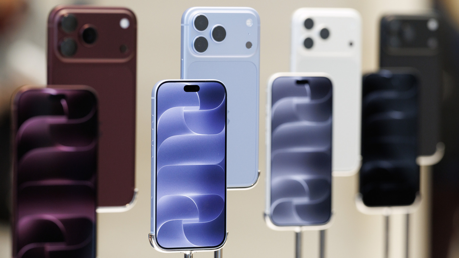 https://www.engadget.com/img/gallery/apple-acknowledges-att-network-bug-on-iphone-18-pro-max/l-intro-1790992714.jpg