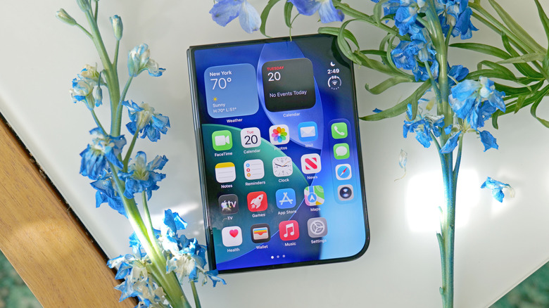Unlike its exterior display, the iPhone Duo's inner screen features a special matte nanotexture finish.
