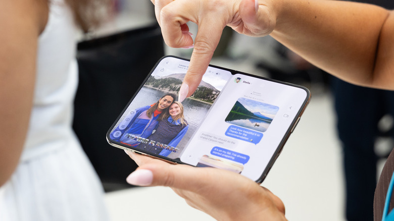 The inner display of the iPhone Duo running two apps side by side.
