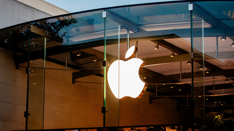 The front glass of an Apple Store with the Apple logo.