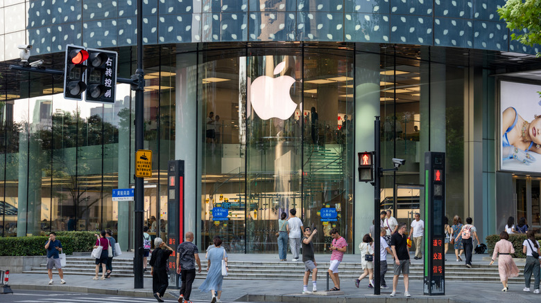 Apple store facade.