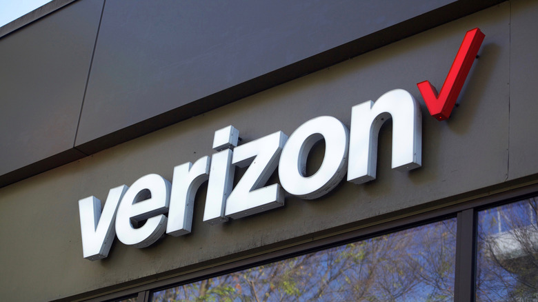 Verizon store exterior logo.