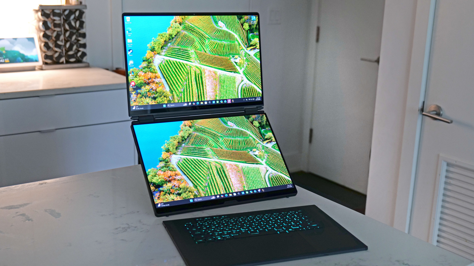 ASUS ROG Zephyrus Duo review: Outrageously expensive, totally awesome - Engadget