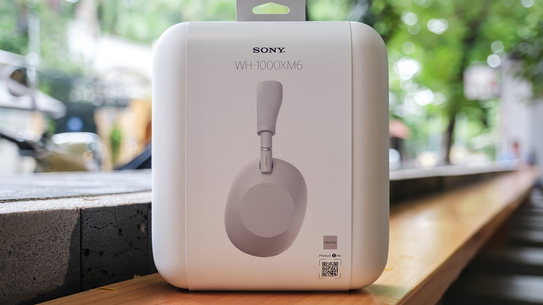 Sony WH-1000XM6 package.