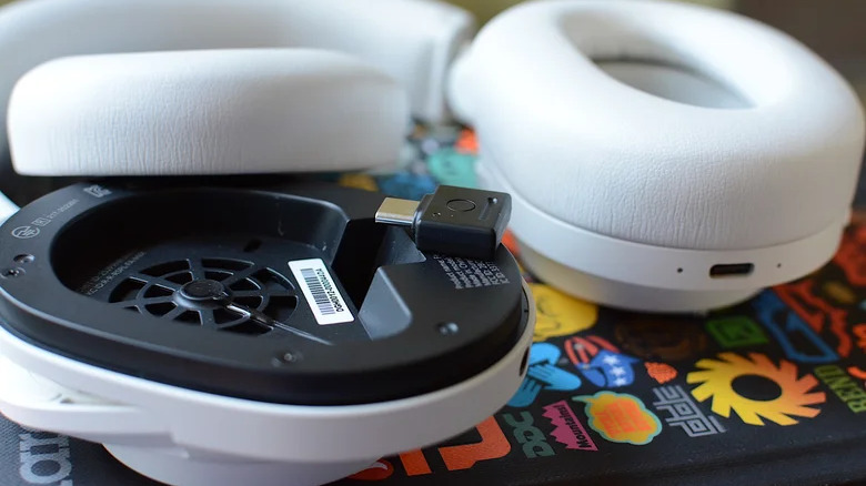The USB lossless dongle on the Fender Mix headphones
