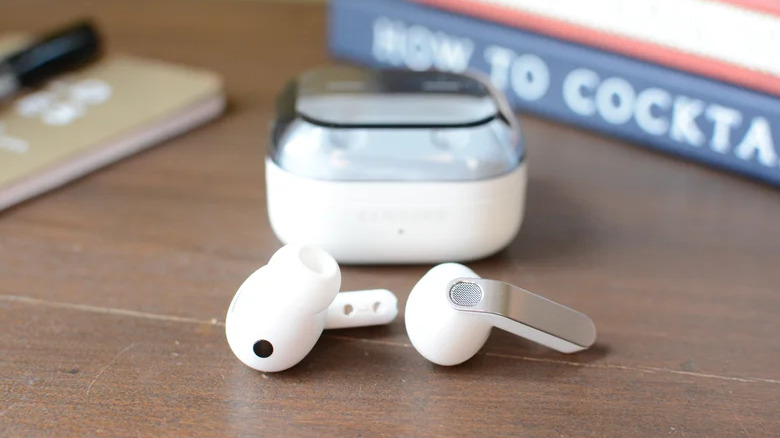 Samsung Galaxy Buds Pro 4 earbuds.