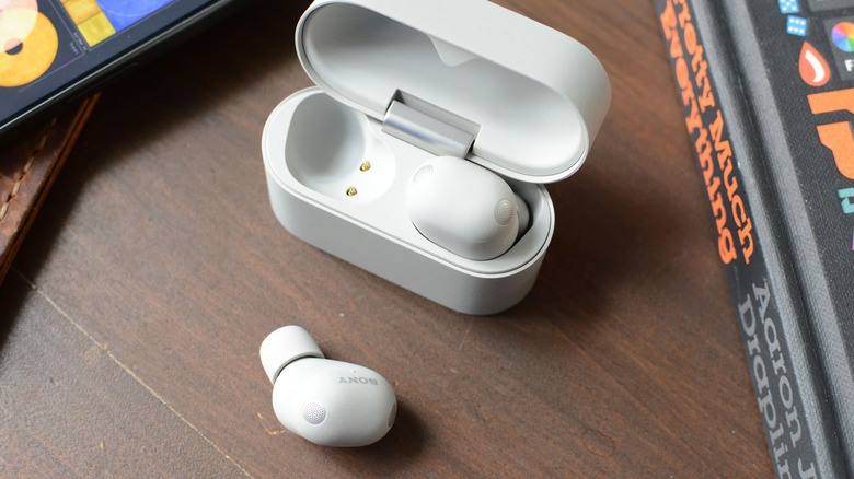 Sony WF-1000XM6 earbuds.