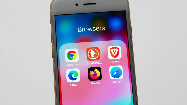 iPhone screen displaying multiple browser icons, including Chrome, Brave and Safari.