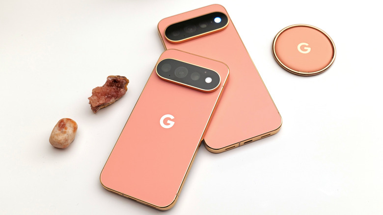 Pixel 11 Pro 手机为浅粉色。