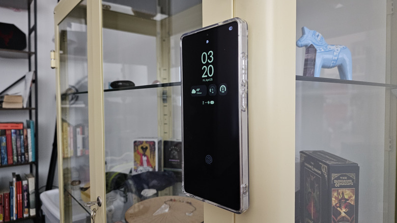 Samsung Galaxy S25 Ultra stuck to metal shelf with magnet case
