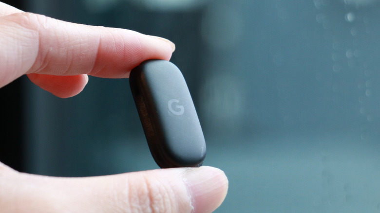 A close up of the Fitbit Air module with the Google logo on it.