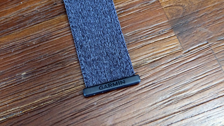 Garmin logo on the end of the Cirqa smart band.