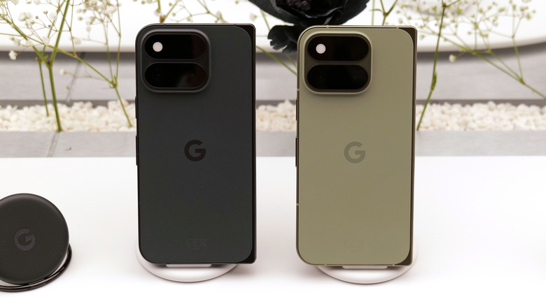 Both of the Pixel 11 Pro Fold's new colors: olive and obsidian.