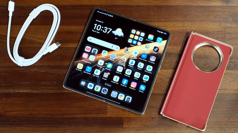 Image of the Honor Magic V6