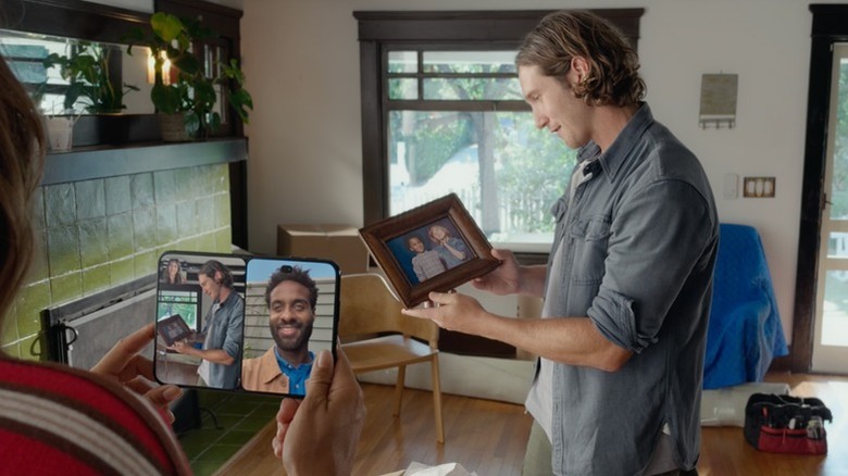 A person holding the iPhone Duo for a Duo FaceTime group call