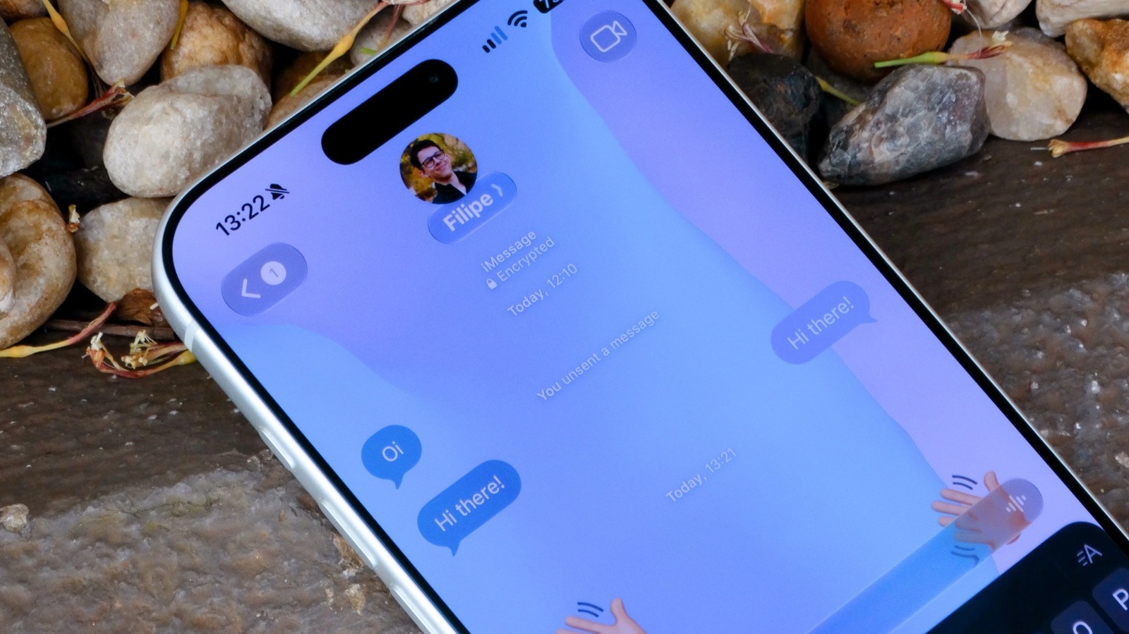 How to change the background on iPhone Messages