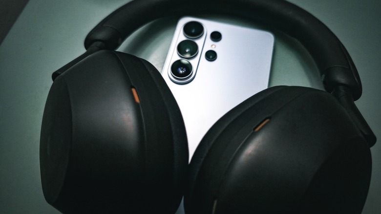 Samsung Galaxy S26 Ultra on table with Sony WH-1000XM5 wireless headphones.