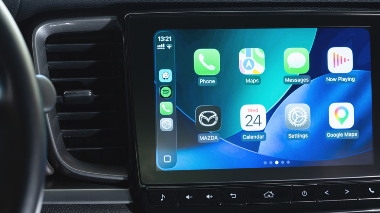 CarPlay Home Screen with the Google Maps icon on it along with various other apps.