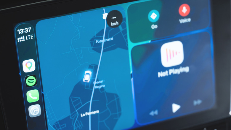 CarPlay Dashboard showing the navigation widget.