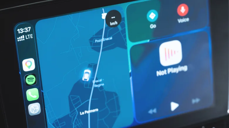 CarPlay Dashboard showing the navigation widget.