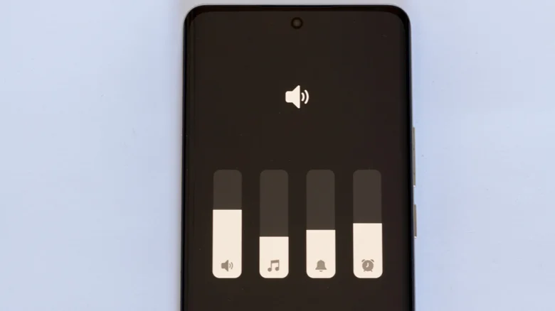 Android expanded volume menu showing alarm slider.