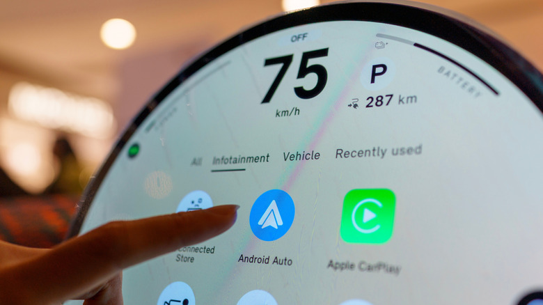 Android Auto and Apple CarPlay options on a car's infotainment display