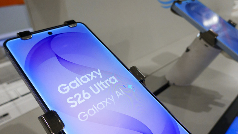 Samsung Galaxy S26 Ultra being sold instore.