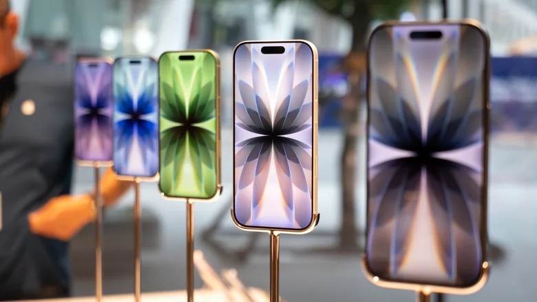 Image of a row of iPhones.