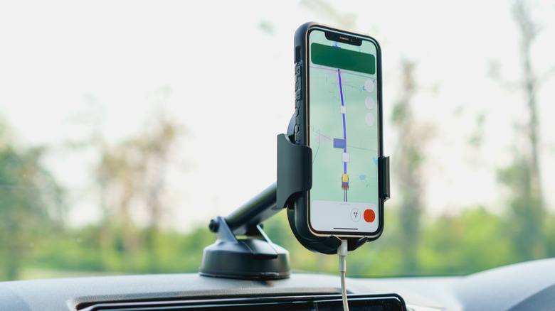 iPhone charging in car phone mount