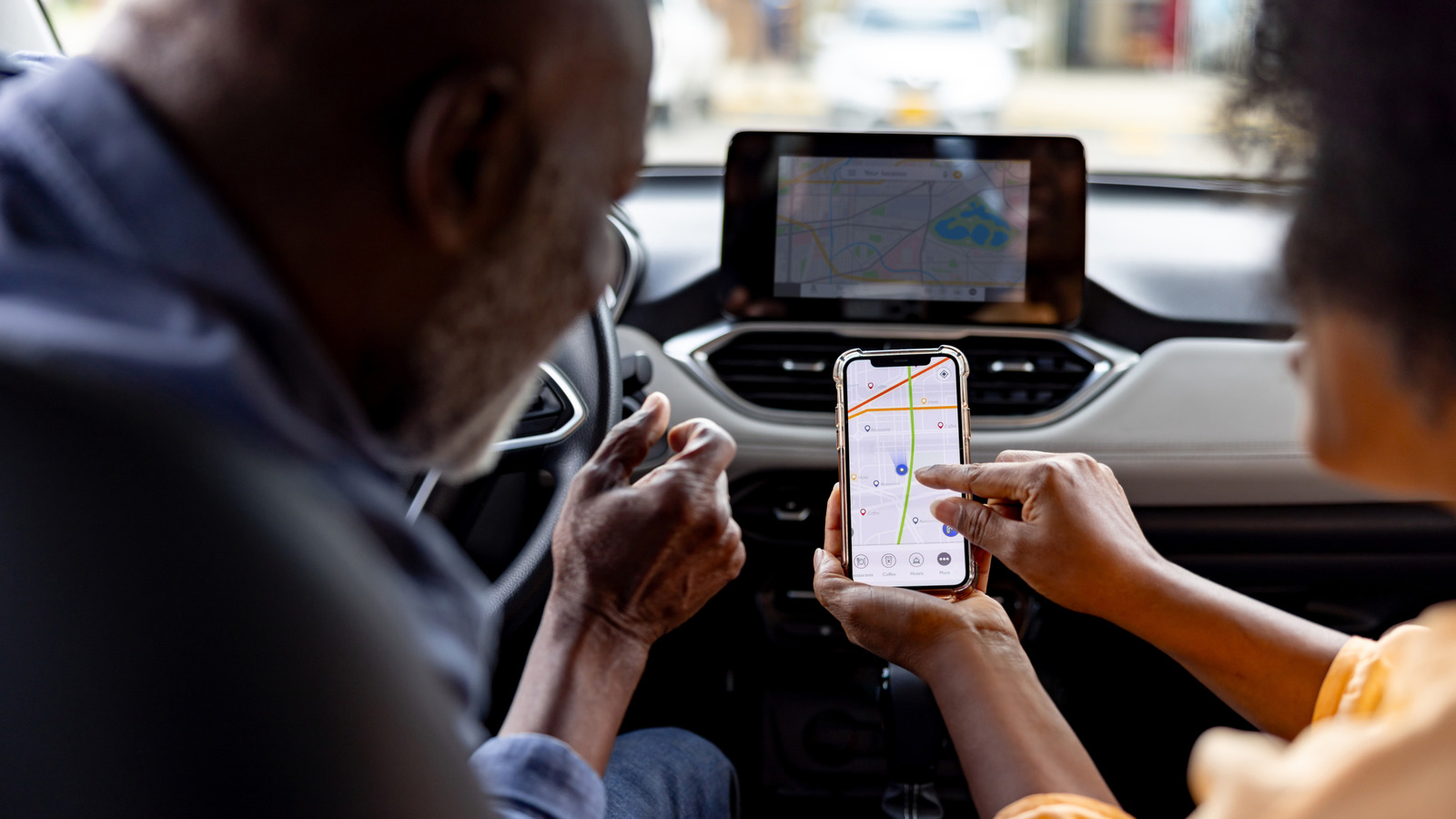 https://www.engadget.com/img/gallery/how-to-switch-between-two-phones-on-carplay/l-intro-1789414292.jpg
