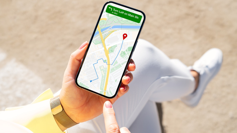 Как отключить историю местоположений Google Maps Пользователь, использующий Google Maps для навигации