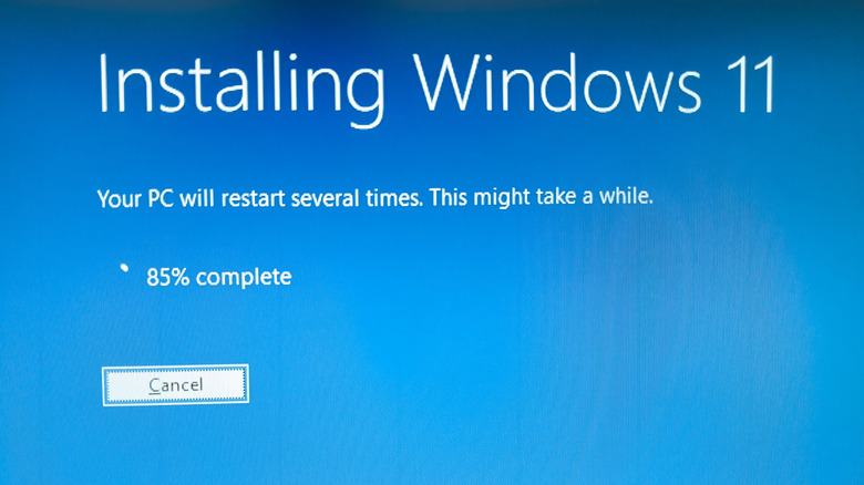 The "installing Windows 11" screen, noting that the PC will reboot several times.
