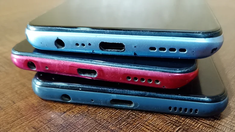 A pile of old Android smartphones.