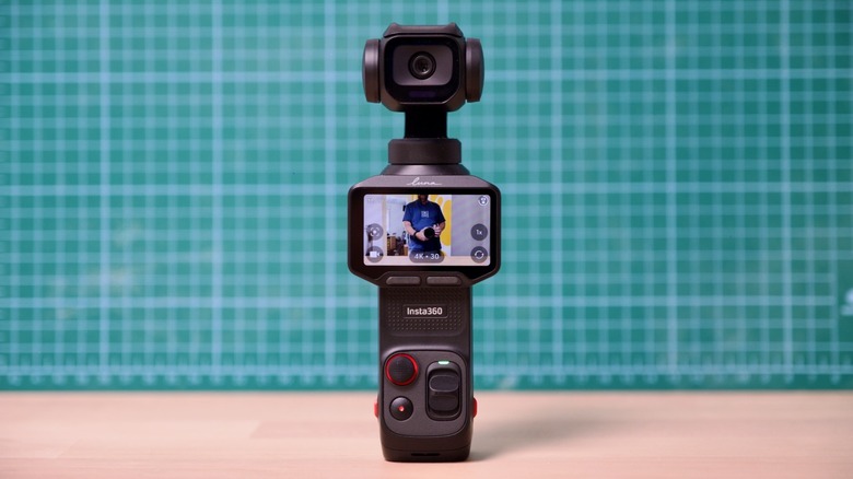 Insta360 Luna Pro.