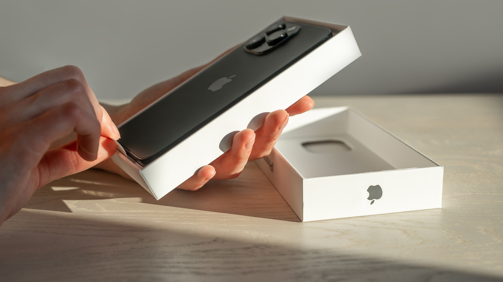 Leasing vs. buying a new iPhone: Which is better if you upgrade every year?
