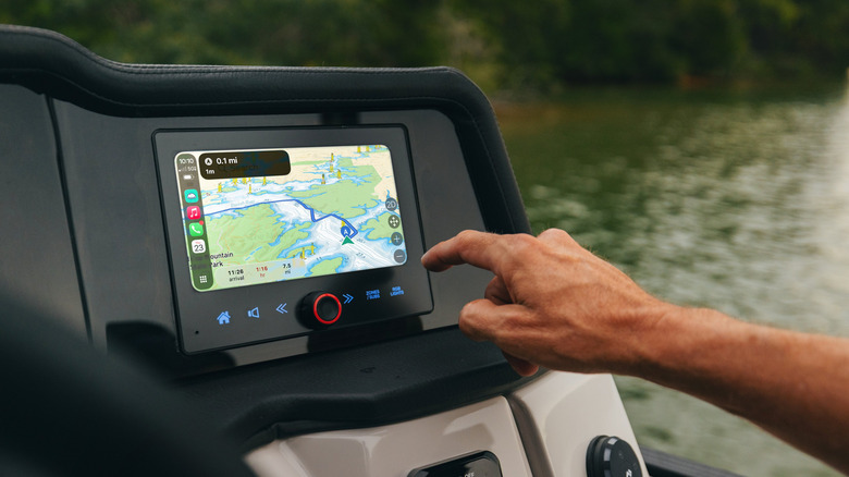 An Apple CarPlay system is shown on a MasterCraft pontoon boat with the Savvy Navvy water navigation app