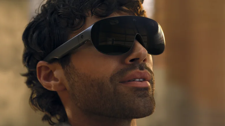 Specs include 5K display and hand tracking