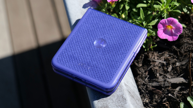 The back of the Orient Blue 2026 Razr Ultra