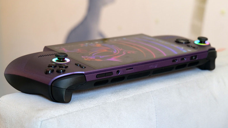 The MSI Claw 8 EX AI+ ports