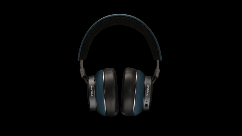 Image of FoKus Apollo Pro headphones on a black background.