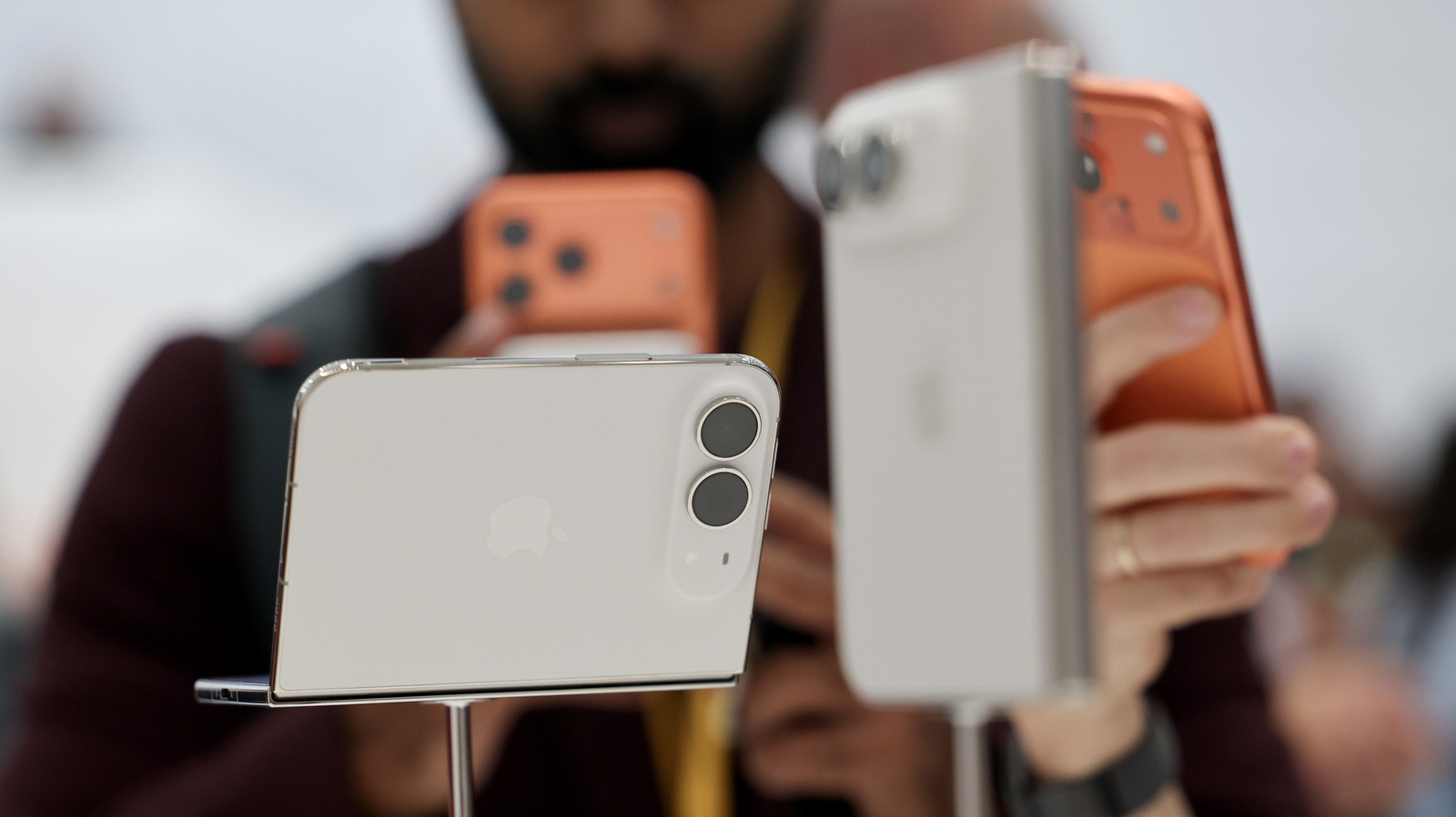 https://www.engadget.com/img/gallery/one-mobile-number-two-phones-what-is-iphone-handoff-and-which-carriers-support-it/l-intro-1789133674.jpg