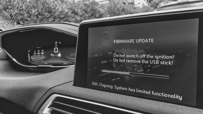 Infotainment screen in a car showing an ongoing firmware update.