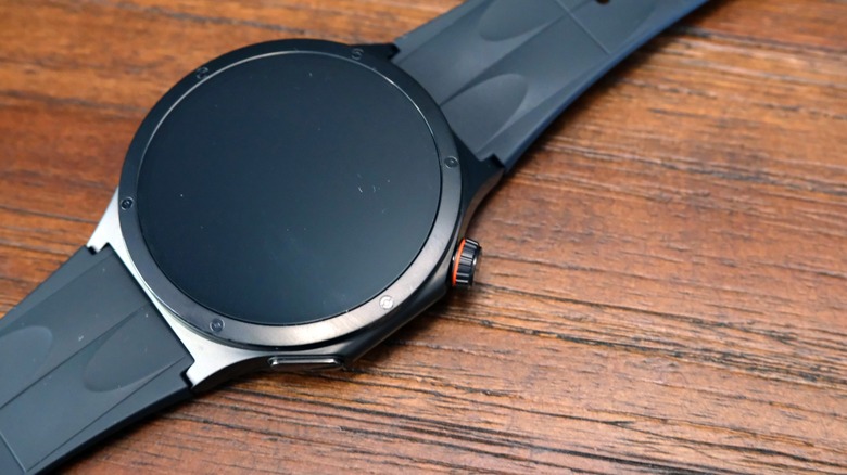 Close-up of the crown on an Oppo Watch X3