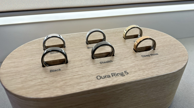 Color options for the Oura Ring 5, ranging from Silver to Stealth.