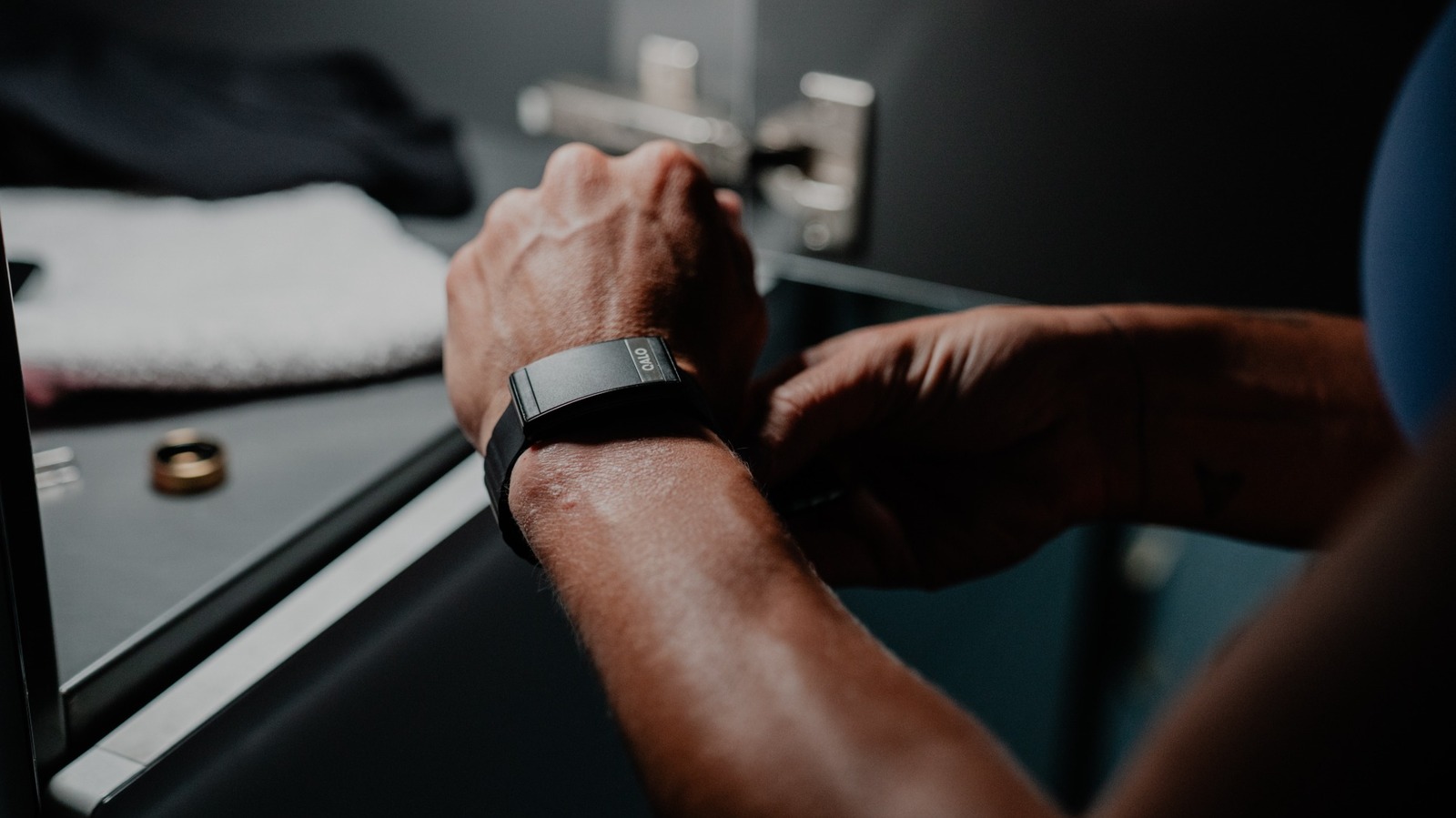 https://www.engadget.com/img/gallery/qalo-launches-a-smart-band-to-wear-alongside-its-smart-ring/l-intro-1789138904.jpg